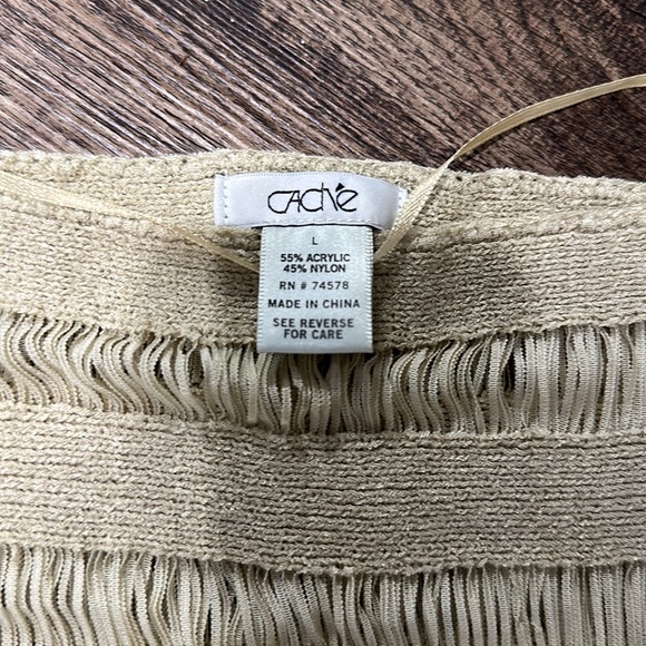 Beige sleeveless Top splits on the side - Picture 3 of 4